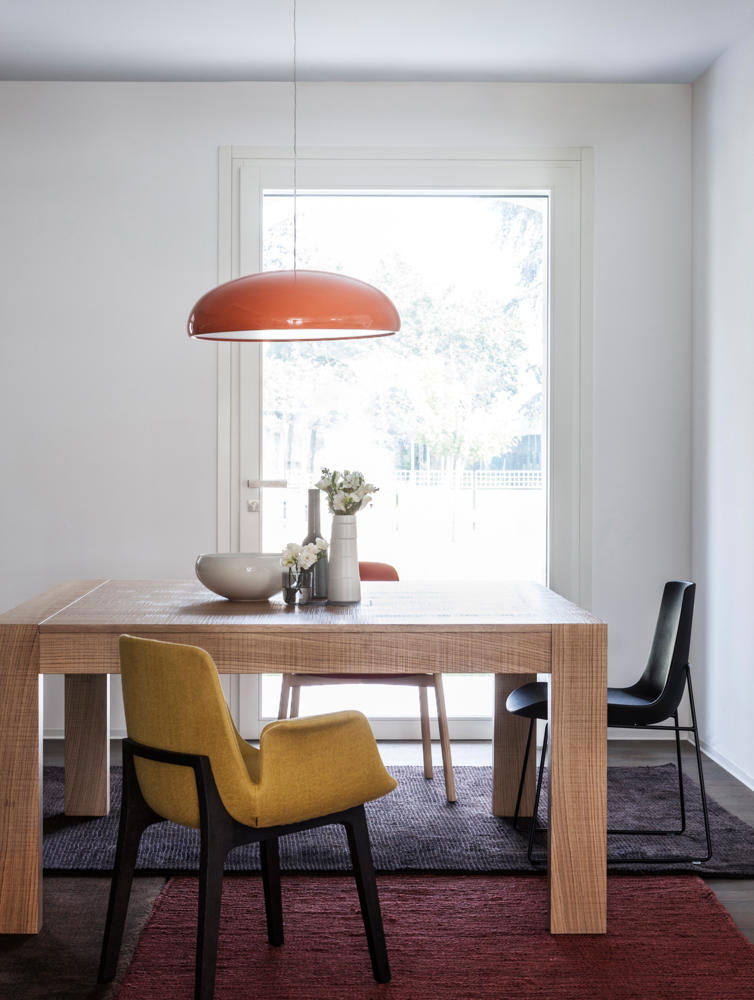 esstisch-mit-unterschiedlichen-retro-stu-51b20111c3d91